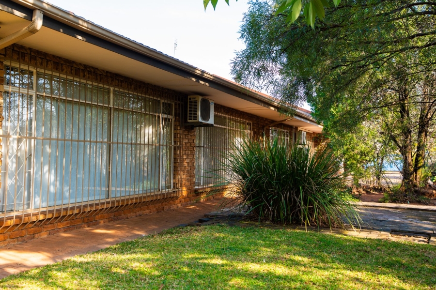 3 Bedroom Property for Sale in Flamwood North West